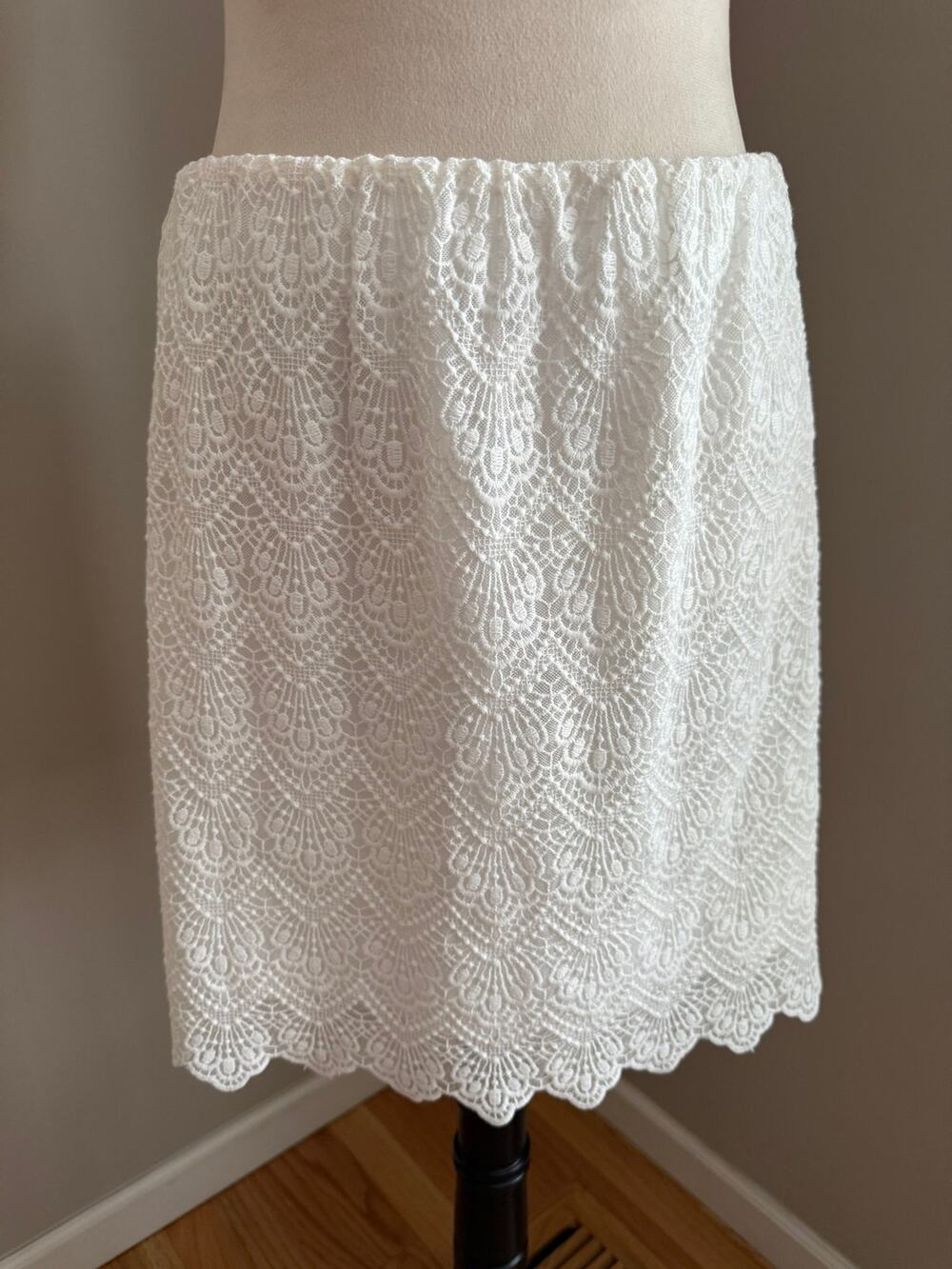 J.Crew White Lace Mini Skirt Scalloped Hem Size 6 Coquette Bridal Graduation